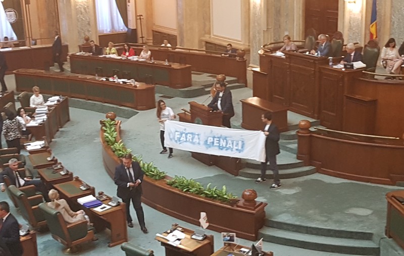 LIVE TEXT. Modificările la Codul Penal au fost adoptate de Senat, cu scandal (FOTO / VIDEO)