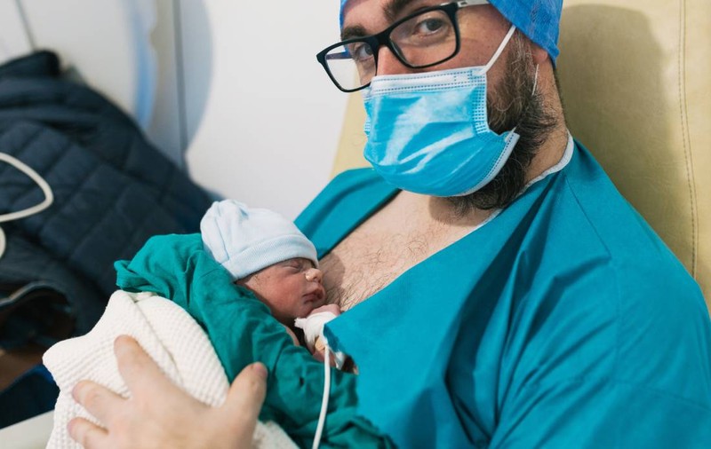 Cât costă ca tatăl să asiste la nașterea bebelușului său, în Timișoara: „Nu orice tată este pregătit pentru această experiență”