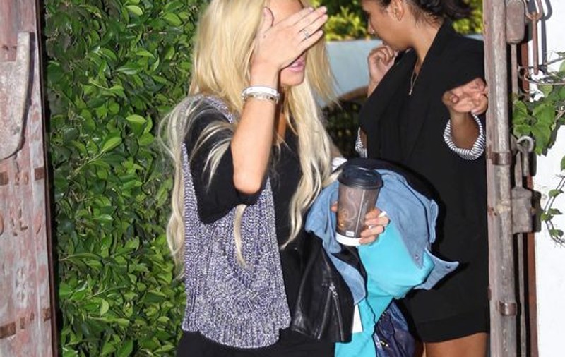Foto/ Hoţii i-au spart casa lui Lindsay Lohan