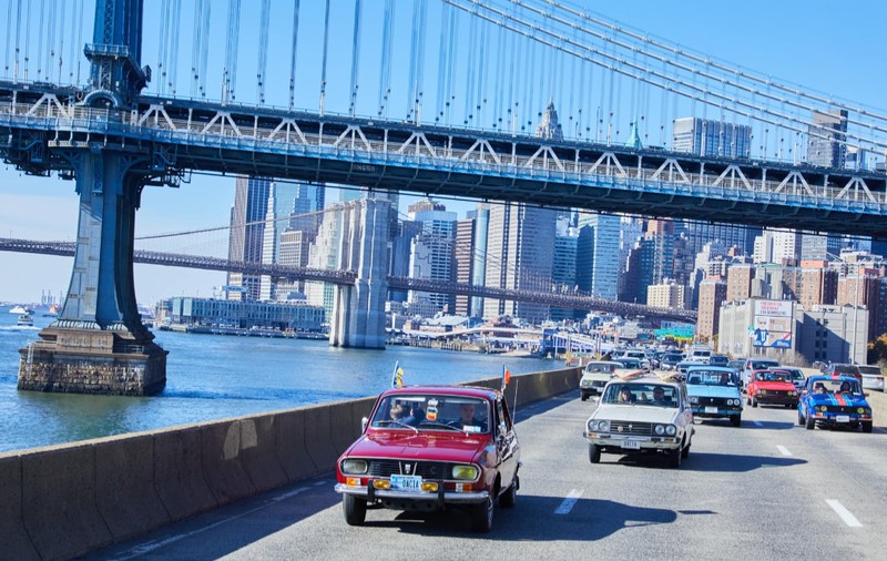 Șapte modele clasice de Dacia au făcut turul orașului New York de Ziua Națională a României