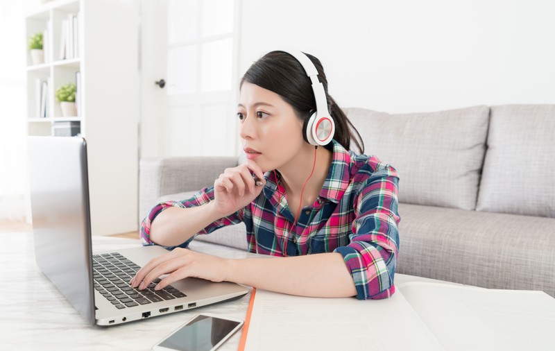 Admiterea online la facultate se împiedică în probleme offline. Ministerul Educației vrea examen la distanță, universitățile așteaptă acte și contestații la secretariat