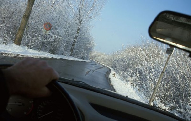 5 sfaturi pentru a fi în siguranţă pe şosea în timpul iernii!