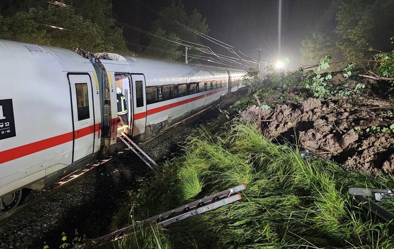 Inundații în sudul Germaniei: un tren a deraiat, un pompier s-a înecat în drum spre o misiune de salvare