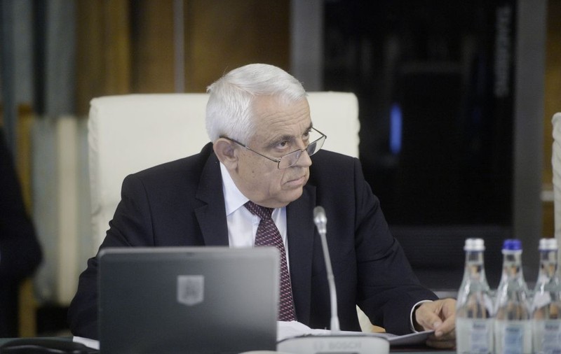 VIDEO | Ministrul Daea: Vaca, ”un miracol extraordinar, care transformă furajul în lapte”