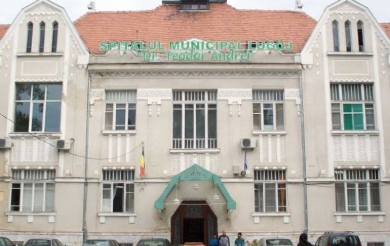 Asistentă medicală, pontată la Spitalul din Lugoj în timp ce era la muncă în Germania