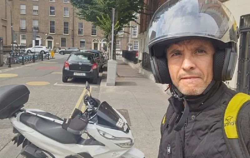 Donații de 320.000 de euro pentru curierul brazilian care a pus capăt atacului cu cuțitul de la o școală din Dublin. L-a lovit cu casca pe atacator