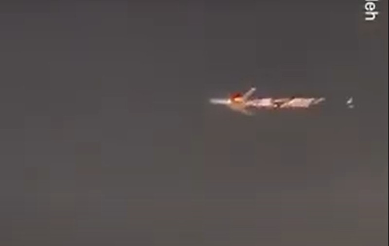 Un avion Boeing care a luat foc la scurt timp după decolare, nevoit să aterizeze de urgență pe aeroportul din Miami. VIDEO