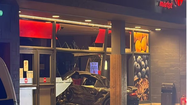 Un șofer de 33 de ani din Zwevegem, Flandra de Vest, a provocat haos duminică seara, în jurul orei 21.00, pe Doorniksesteenweg, Avelgem.