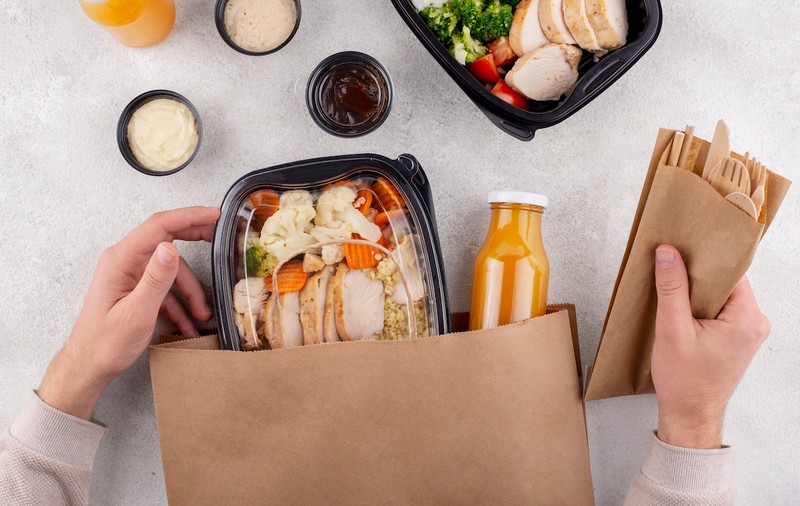 Alege produse şi consumabile de catering pentru transportarea alimentelor uşor şi sigur!