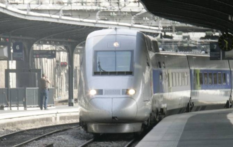 Alertă cu BOMBĂ într-o gară din Paris