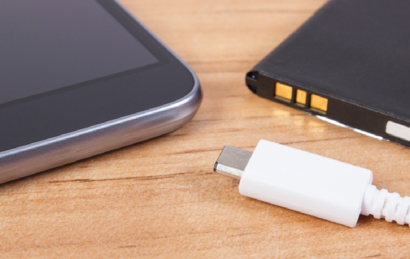 Europa introduce o nouă regulă în 2027 care va schimba complet telefoanele mobile