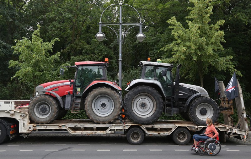 119 percheziții în Vrancea și alte 18 județe, într-un dosar de furt de utilaje agricole. Cum acționa gruparea