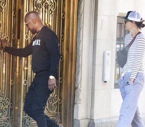 Jamie Foxx și katie Holmes nu au confirmat oficial că formează un cuplu
