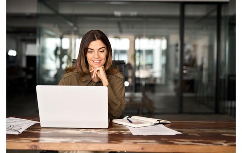Ce salarii se câștigă în project management. Cât câștigă un manager de proiect vs un asistent