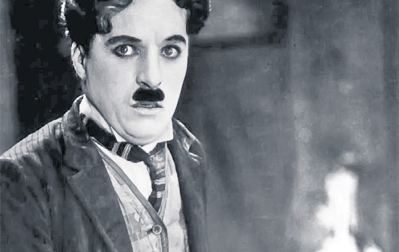 Charlie Chaplin a furat scenariul capodoperei «Dictatorul» de la un român!