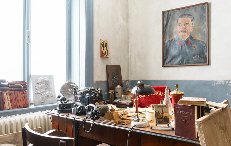 Cine ne salvează din ghearele nostalgiei?