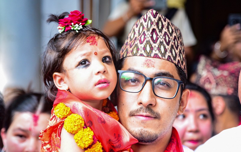 Nepalul a numit o fetiță de 2 ani drept zeiță-fecioară. Ce înseamnă tradiția controversată