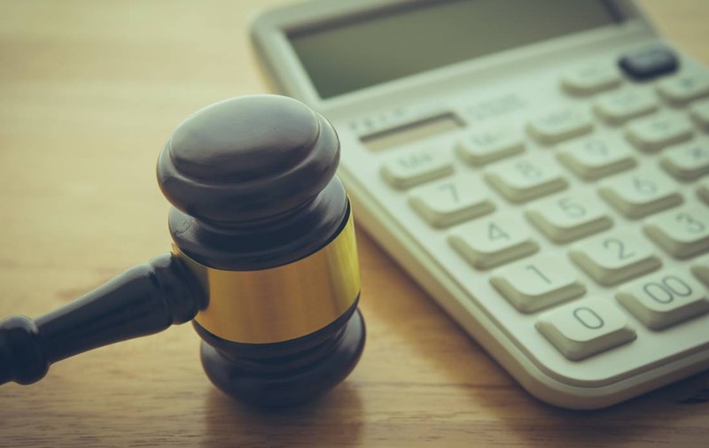 Un afacerist mort a reușit să blocheze 3 ani Fiscul și Justiția pentru datorii de 181.000 de lei. Suma ridicolă pe care au găsit-o autoritățile, la final, în cele 5 conturi