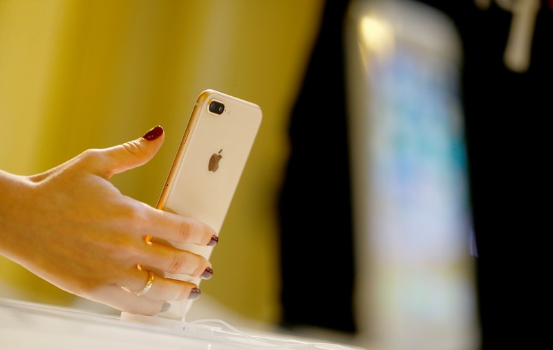 Agenția de știri Dow Jones a scris că Google cumpără Apple pentru doar 9 miliarde de dolari, datorită testamentului lui Steve Jobs. Povestea unei știri false