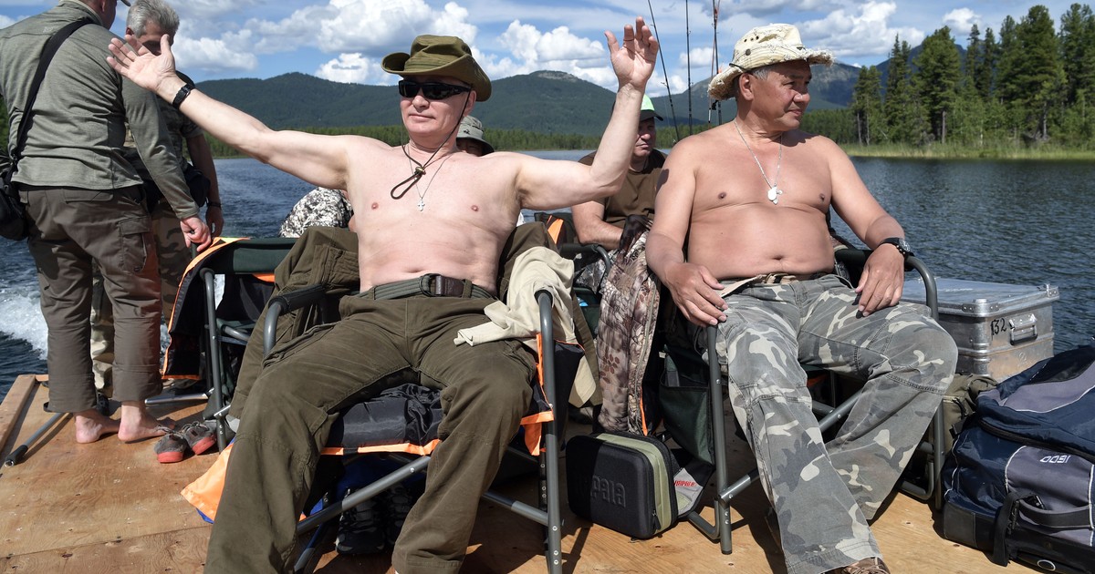 Oligarhi ruși pe lista sancțiunilor SUA din cauza legăturilor cu președintele rus Vladimir Putin. Putin, la bustul gol, în vacanță