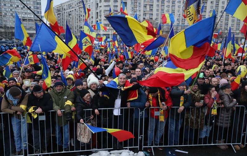 Străzi închise de poliție în ultima clipă în București, în timpul mitingului anunțat de AUR pe 1 martie