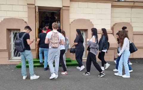Rezolvarea subiectelor la BAC Română 2025. O profesoară de română îți arată ce trebuia să scrii