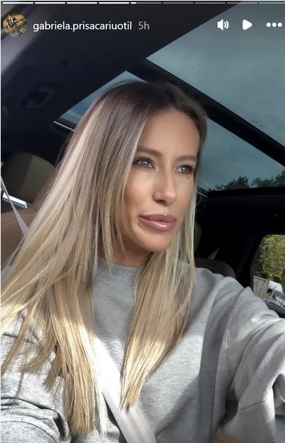 Gabriela Prisăcariu în mașină