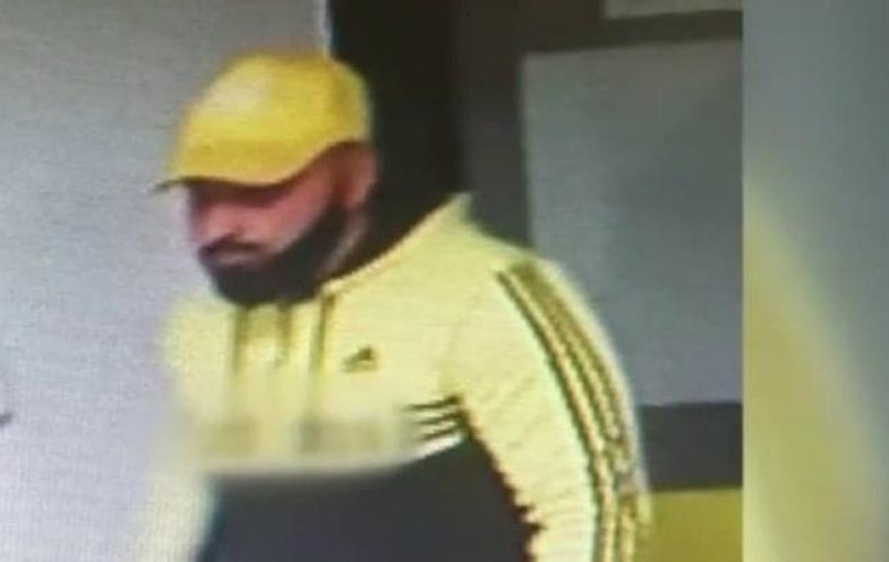 Jaf la o casă de pariuri din Târgu Jiu. Poliția a oferit imagini cu suspectul, care a fugit cu o sumă importantă de bani (VIDEO)