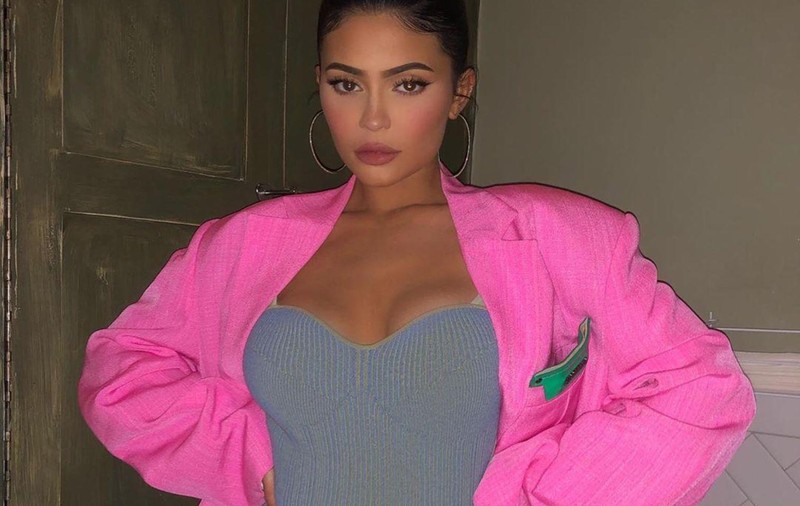 Kylie Jenner a vândut acțiuni de 600 de milioane de dolari din compania sa cosmetică