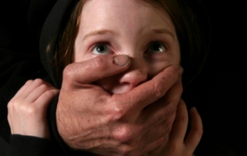 EXCLUSIV/ Orori sexuale greu de imaginat! La ce era supusă fetița de trei ani vândută pedofililor și cum ajunsese să se comporte în preajma agresorilor
