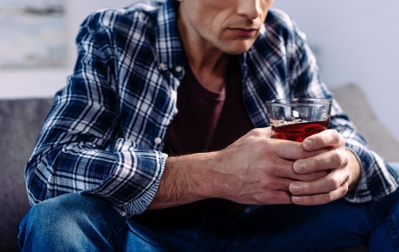 Comorbiditățile României: Grupul de Comunicare Strategică a ajuns să pună alcoolismul drept comorbiditate într-un caz de COVID-19