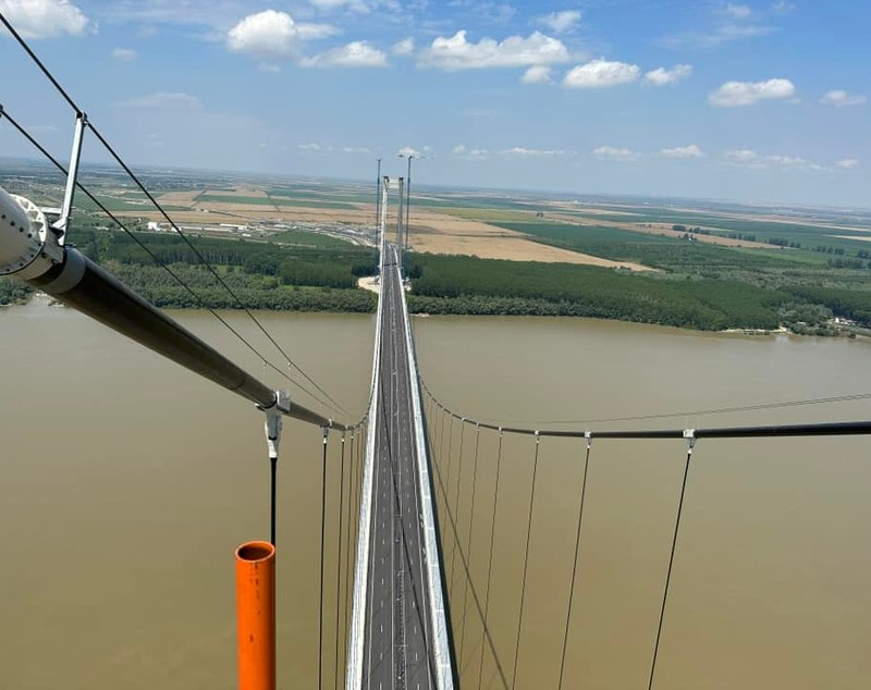 Podul peste Dunăre de la Brăila, inaugurat oficial, cu acces interzis pentru bicicliști și pietoni. „Are o anumită înălțime, sunt curenți de aer”