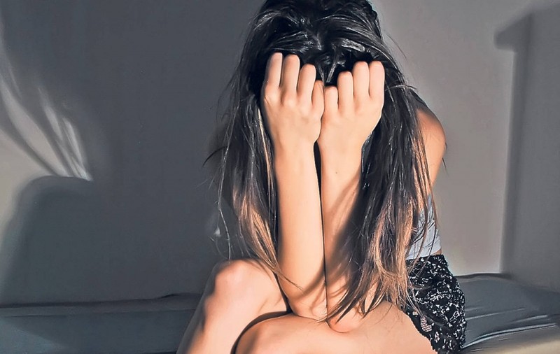 EXCLUSIV /O elevă a sunat la ”telefonul copilului”. A povestit îngrozită cum colegii au transformat-o în ”jucărie sexuală”