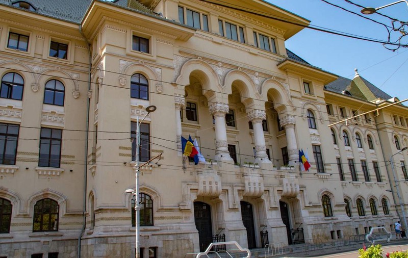 Salarii cu 46% mai mari decât media națională la Primăria Municipiului București. Angajații primesc spor de condiții vătămătoare de muncă