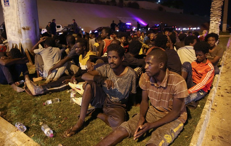 Șașe migranți africani au fost uciși de gardienii libieni într-un centru de detenție din Tripoli