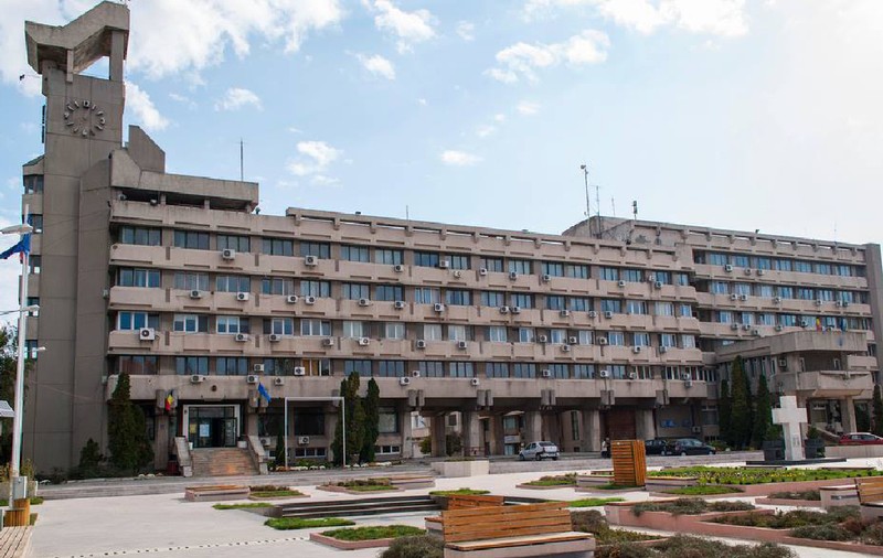 Primăria Brăila va plăti 100.000 lei pentru promovarea Zonei Pescărești, dar consilierii se plâng că piața de pește e mai mult închisă