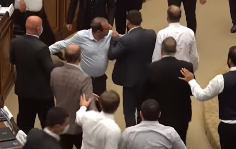 Bătaie în Parlamentul Armeniei. Trei altercații în doar două zile