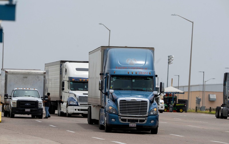 Donald Trump vrea ca TIR-urile din America să nu mai fie conduse de imigranți, ci de veterani ai armatei