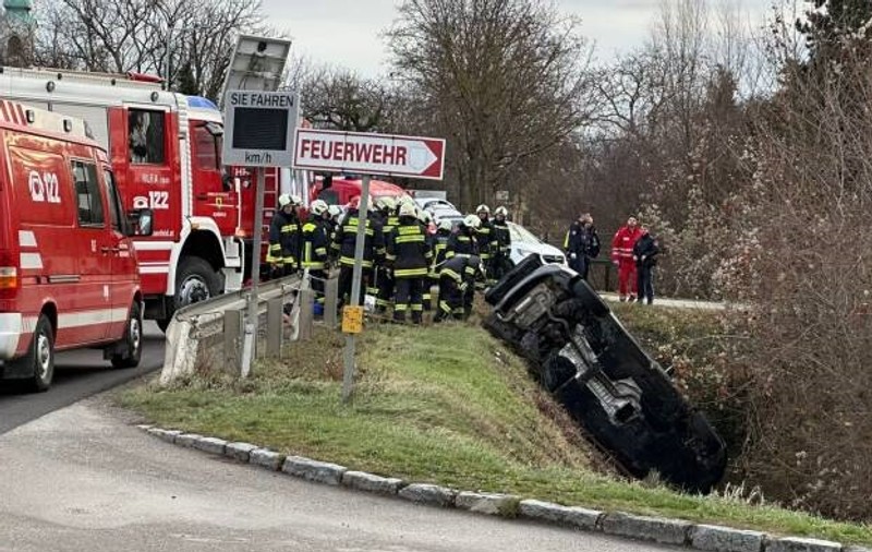 O adolescentă de 15 ani pompier voluntar a descoperit că șoferița ucisă în accidentul la care fusese chemată e chiar mama ei