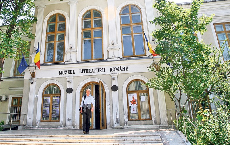 Manuscrise vechi de 600 de ani riscă să ajungă în stradă