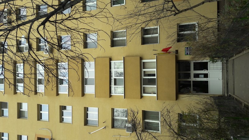 Frații abuzați de polițistul-pedofil sunt păziți non-stop. Bunica lor are consemn să nu deschidă ușa nimănui