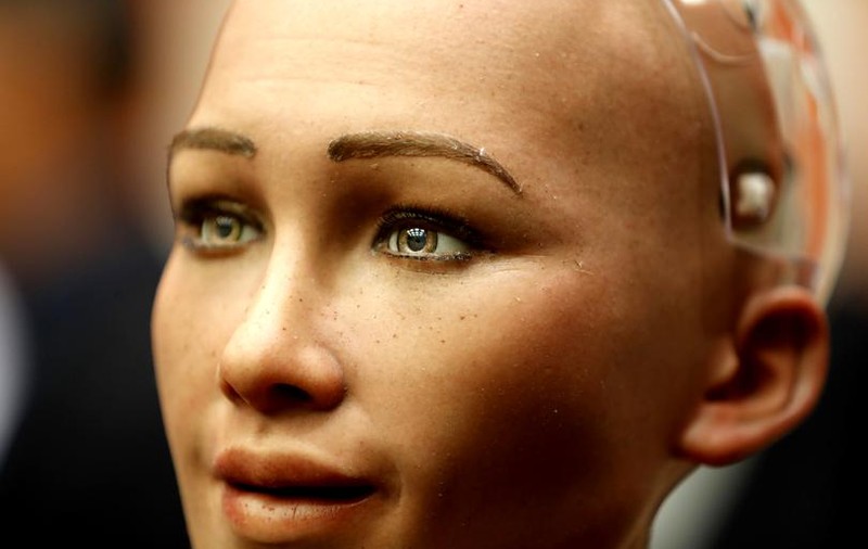 Roboții ar putea provoca oamenii să se sinucidă, spune un profesor american