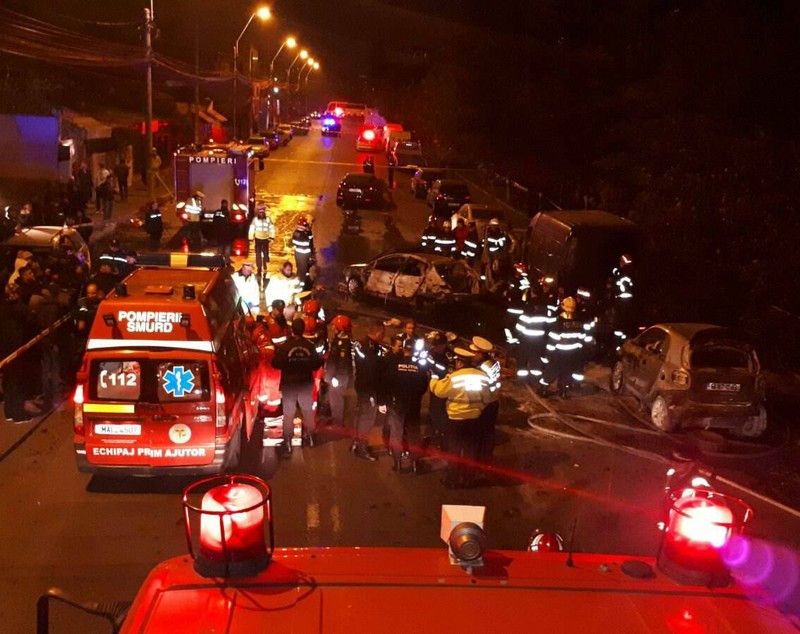 FOTO&VIDEO/ Accident cumplit în București. Patru mașini au luat foc, o femeie a murit, o altă persoană are arsuri grave