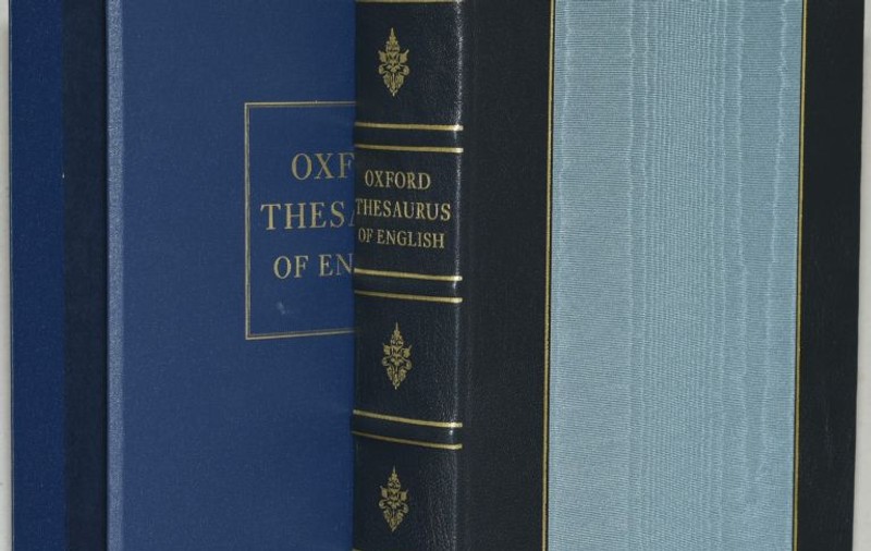 Aproape 30.000 de persoane cer Dicționarelor Oxford să schimbe definiția cuvântului ”femeie”