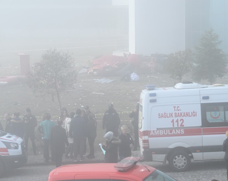 Un elicopter-ambulanță s-a prăbușit după ce s-a izbit de un spital din Turcia. Patru persoane au murit