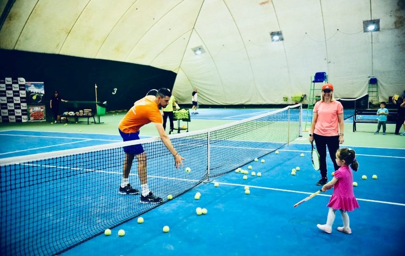 Victor Hănescu a fost la Kids Day, la turneul de tenis pentru juniori de la Curtea de Argeș: ”Se simte o emulație după rezultatele Simonei Halep”. Alina Tecșor visează la Salatieră