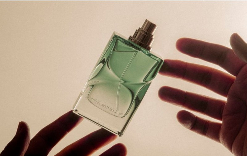 Cum să știi dacă un parfum este autentic când cumperi online