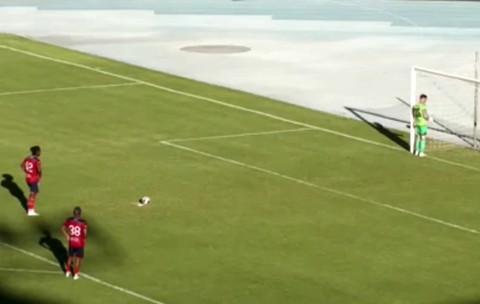 Doar în România s-a mai văzut așa ceva! Portarul a stat cu spatele la penalty în minutul 90+24. Ce a urmat