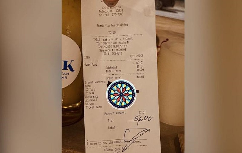 Un client a lăsat 5.600 de dolari bacșiș într-un restaurant și a transmis cum să fie împărțiți banii între cei 28 de angajați