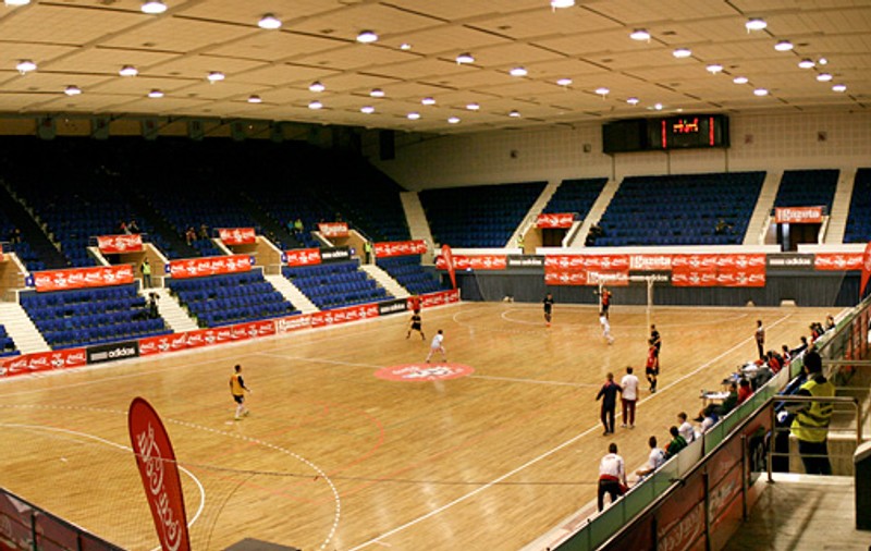 CSM București ar putea juca în exil în Liga Campionilor! Motivul: un concert Iris!
